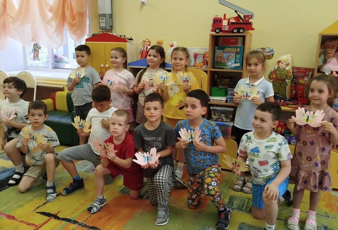 Подари ладошку другу!