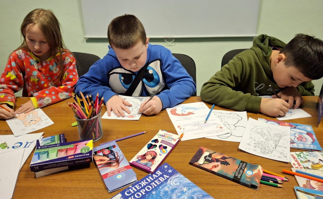 О зиме читали, рисунки рисовали